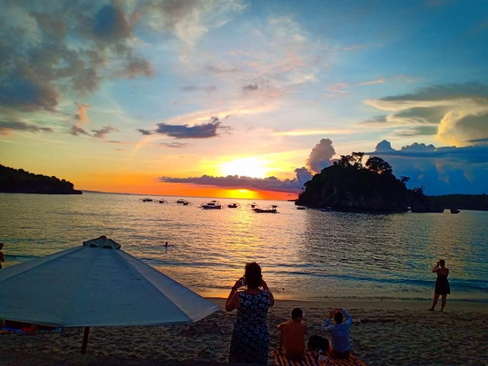 nusa penida tour sunset
